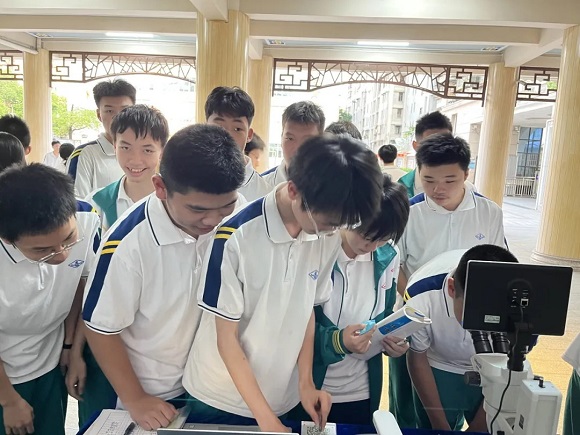 明美走進(jìn)中學(xué)：開啟微觀世界探索之旅